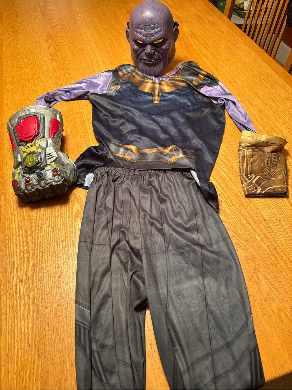 Marvel Avengers: Infinity War Deluxe Thanos Costume+Gauntlet